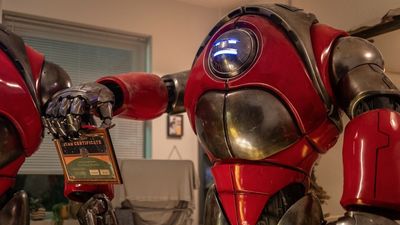 Meet the 'Doctor Who' actors who brought the retrofuturistic robots to life for season 2's 'The Robot Revolution' (interview)
