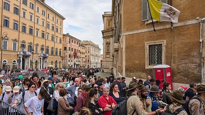 Thousands of visitors gather at Pope Francis' final resting place in Rome basilica