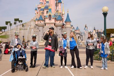 ‘Heartwarming’ Sam Ryder sings with critically ill children at Disneyland Paris