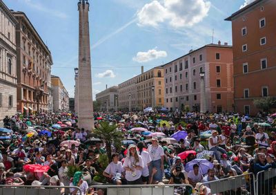 Thousands visit Pope Francis tomb in Rome day after funeral