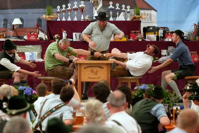 Bloody fingers are just part of the game in this traditional German sport