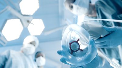 Are women less sensitive to anesthesia than men?