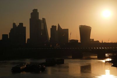 US tariffs threaten to derail UK economic growth, EY warns