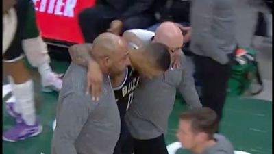 Bucks' Damian Lillard Helped to Locker Room With Apparent Leg Injury