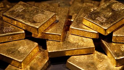 Gold’s record rally stalls on hopes of easing global trade tensions