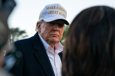 Trump blames Obama over Crimea as he claims Zelensky ready to give up territory