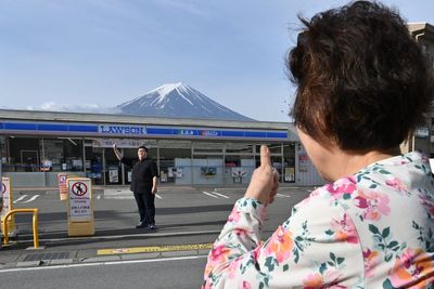 Student rescued from Mount Fuji returns to find lost phone — gets rescued again