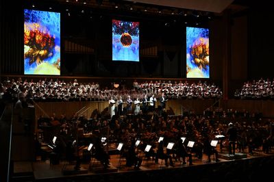 Mahler 8 at the Multitudes festival: 'five stars, if not for the screensaver visuals'