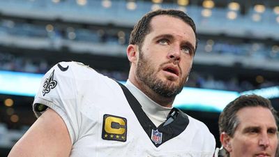 Derek Carr Addresses Rumors About Not Having a Shoulder Injury
