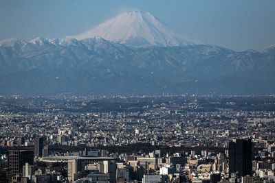 A man airlifted from Japan's Mount Fuji returns to the slope days later and is rescued again