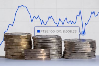 FTSE 100 matches longest run of consecutive gains in eight years