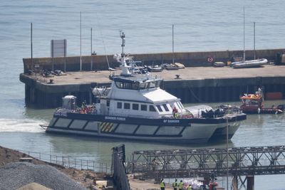 Channel crossings by migrants near 10,000 as warm spell begins