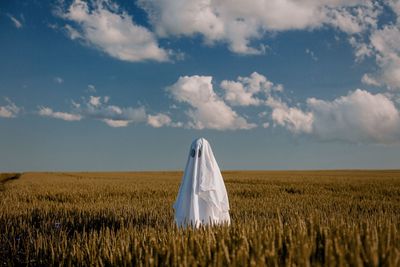 The ‘Voice from the Tomb’ Says to Sell Corn and Wheat in May. 1 Other Trading Legend to Follow Now.