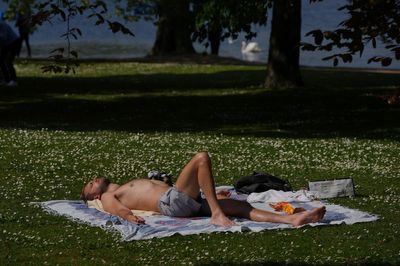 Hottest day of the year as temperatures hit 24.5C in London - and it's only going to get warmer