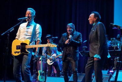 Icons shine at American Music Honors