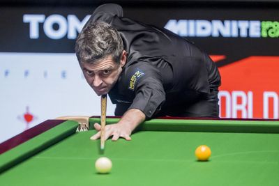 Ronnie O’Sullivan and Luca Brecel seal quarter-final places with quick-fire wins