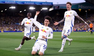 Leeds close in on title after Tanaka and Ramazani’s double crushes Bristol City