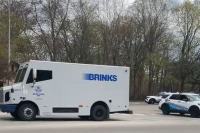 Chicagoans Flee on Foot After Finding $300K Cash That Had Fallen Off Brinks Truck