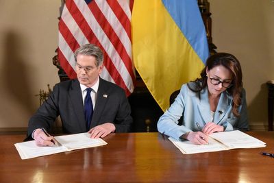 Ukraine-Russia war latest: US hails strong signal to Putin after ‘first of its kind’ minerals deal