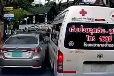 Phuket taxi driver allegedly blocked ambulance in which patient died