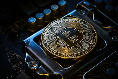 Bitcoin Can Hit $200K By Year-End 2025 Amid Continuing US Asset Reallocation: Standard Chartered