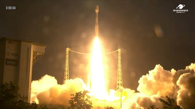 Vega-C rocket launches European forest-monitoring 'Biomass' satellite to orbit (video)