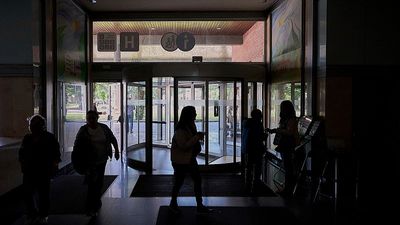 Amid major outage, health workers in Spain and Portugal adapted to provide urgent care without power