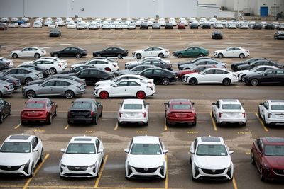 GM Profits Top Estimates, But Automaker Reviewing Outlook Due To Tariffs