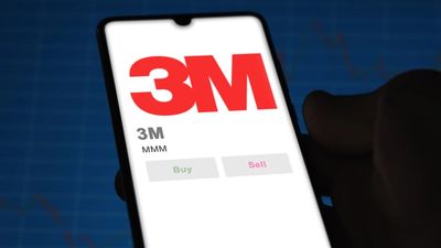 3M Stock: 4 Compelling Reasons to Buy, 1 Big Reason to Pass