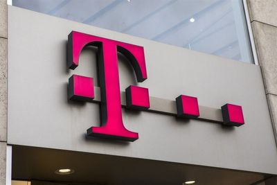 T-Mobile US: The Un-Carrier Is an Indisputable Buy on the Dip