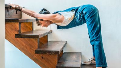 Three things every home has that can improve your stretching routine, according to a flexibility expert