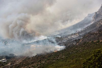 Large fires are burning on the slopes of South Africa's famous Table Mountain
