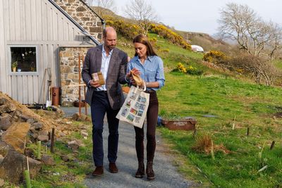 William and Kate turn their hands to cooking for crofters and schoolchildren