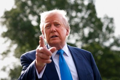Trump hails Bezos for scrapping plan to show Amazon shoppers tariff price hikes on products