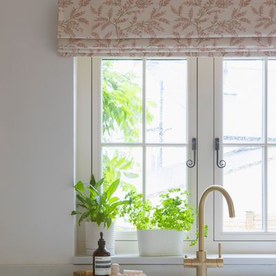 This £10 Amazon fix stopped pooling water from destroying the wall behind my kitchen sink – 6 months on, it still looks great