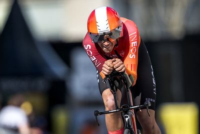 Tour de Romandie: Sam Watson wins prologue
