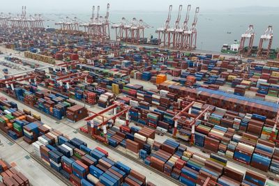 Trump's tariffs loom over the economy as shipments from China fall
