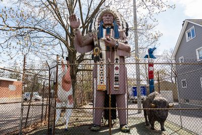 Trump supports locals who refuse to cancel a school’s controversial mascot