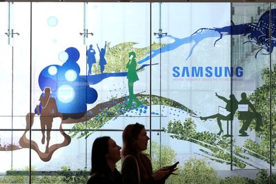 Samsung reports revenue increase thanks to mobile phone sales but its chip business suffers