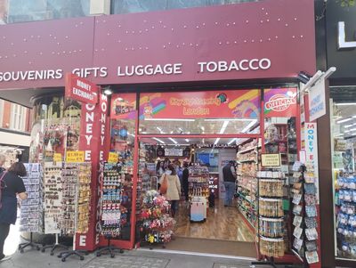 Tourist charged £899 for two packets of sweets by Oxford Street US-style candy store