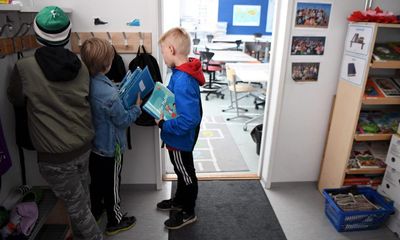 Finland restricts use of mobile phones during school day