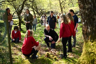 William hails importance of communities on visit to woodland on Mull