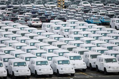 More Automakers Drop Earnings Guidance Over Tariffs