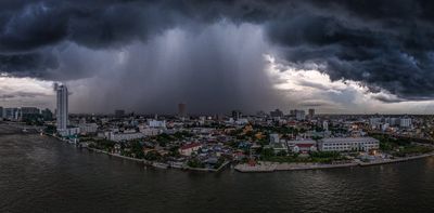 What is a downburst? These winds can be as destructive as tornadoes − we recreate them to test building designs