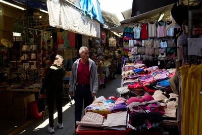 US inflation cools, consumer step up spending, as Americans brace for tariff impact