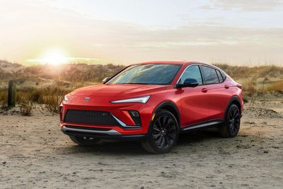 Edmunds stylish SUV test: Buick Envista vs. Nissan Kicks