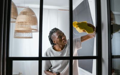 Best robotic and magnetic window cleaners for hands-free, safe scrubbing