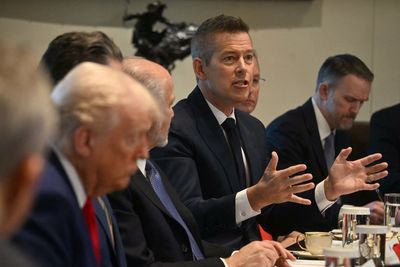 Transportation secretary warns ‘people will lose their lives’ unless US adopts new air traffic control system