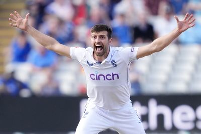 Mark Wood cautions England players against making ‘dumb’ comments to the media