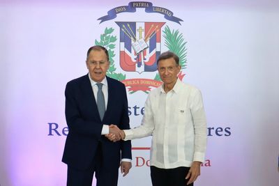 Russia's foreign minister visits the Dominican Republic to strengthen economic and commercial ties